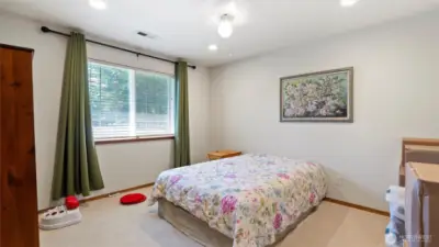2nd bedroom