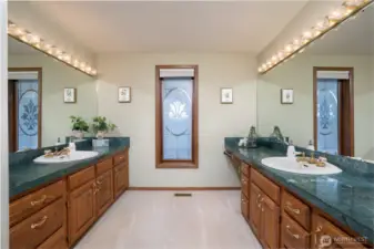 Separate dual sinks