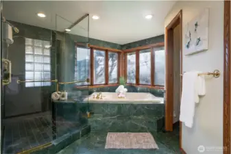 5 pc bath with soaking tub