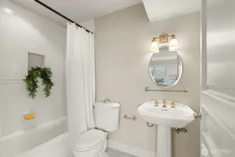 Private guest suite bath.