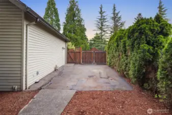 RV Parking/Storage with fully functional bay gate and walking gate.