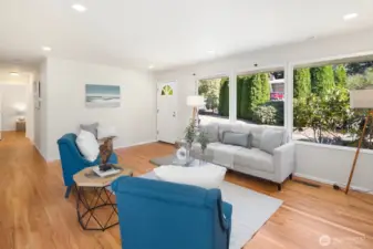 Plenty of light in the living room thanks to large windows.