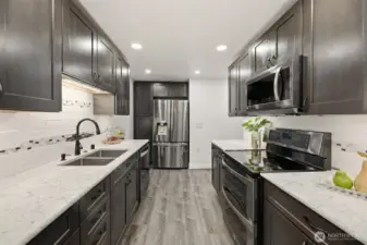 So much storage & all appliances stay