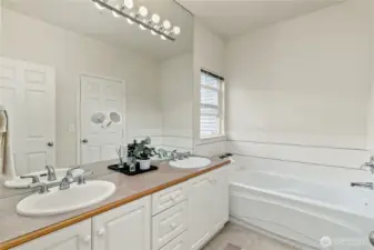 upstairs main bathroom
