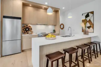 Grand kitchen island.