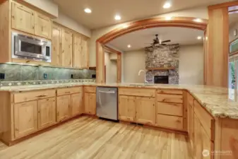 Granite C/Top, recessed lighting, and SS appliances