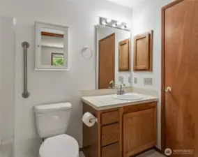 2nd floor Full bathroom.