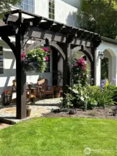 Spring to Fall blossoms in this garden