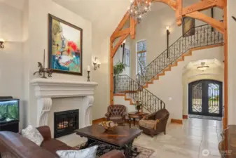 Imagine winter evenings with friends around this exceptional fireplace.