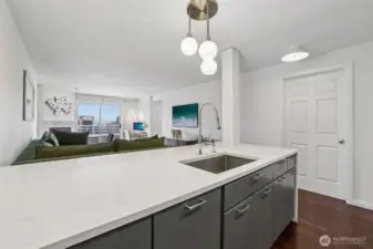 Fantastic light fills the space all year round.