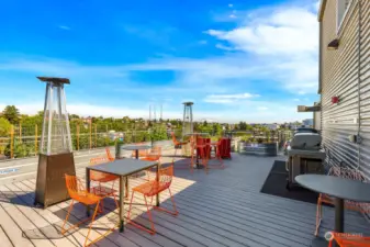Rooftop deck Lounge area & BBQ Grills and Ooni Pizza Oven