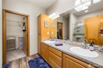 So much counter space and storage