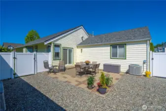 Back yard, fenced and ready for you!