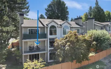 Welcome to Lakeview East Condominiums, a boutique community of 16 homes, centrally located in the Houghton neighborhood of Kirkland.