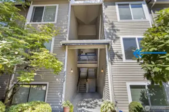 Unit 4A is on the middle floor of this 6 unit building.