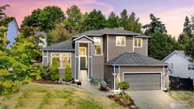 Located in the coveted Finn Hill neighborhood. A welcoming front entry, located on a Cul-de-sac.
