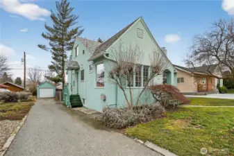 Long driveway for additional parking