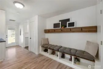 Mudroom built in bench and storage