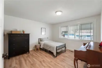 Spacious extra room with nearby 3/4 bath