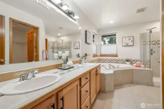 ENSUITE: Luxe 5-piece bath! Includes water closet & clothes closet.