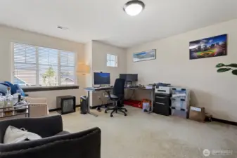 Upper office/bonus room