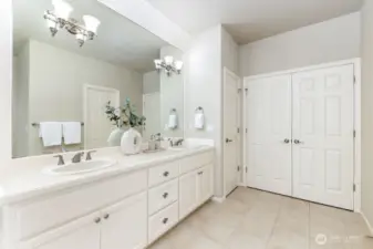 5-piece en suite primary bath