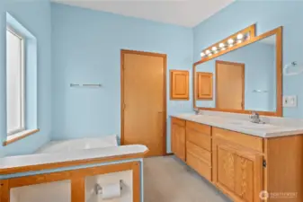 Double vanity primary ensuite