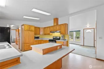 Kitchen looking to entry
