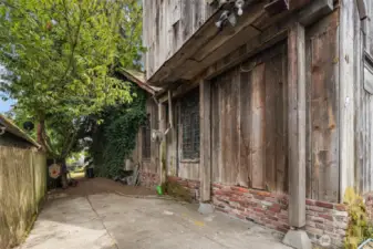 East Sideyard - Parking