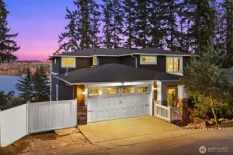 Welcome home to Juanita Point on a quiet street