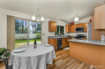 Open dining/kitchen