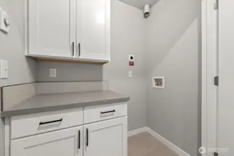 Photographs are for illustrative purposes only. Features, finishes, interior/exterior colors, landscaping and floorplan shown may vary from actual homes built