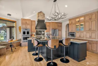 Great Room: Kitchen with Breakfast Nook and Eat at Island