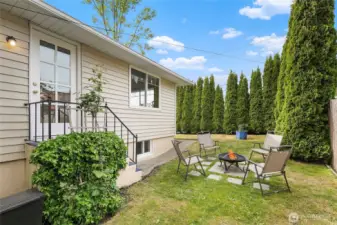 Generous side yard