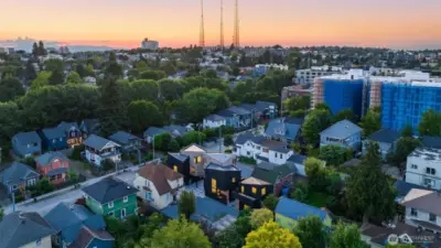 In less than three blocks or less than a 1-minute drive, you can reach your favorite local grocer, restaurant, coffee shop, shopping boutique, gas station - you name it!