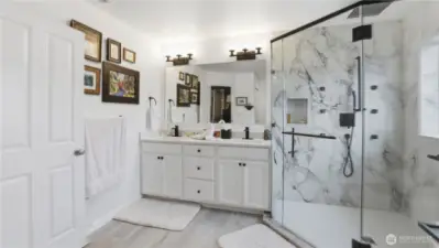 Shower With 8 Shower Heads