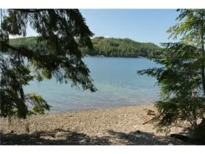 400 Ft of Community Beach access