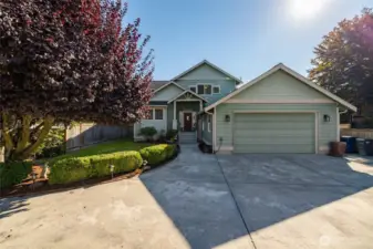 Welcome to 206 Dalan Place in charming La Conner.  Situated on a level lot at the end of a short lane, this property is the perfect place to park your car and enjoy this picturesque fishing village and surrounding farmland by foot, bike, or scooter.
