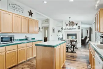 Kitchen w/Island
