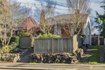 Charming Bungalow with court yard entrance.