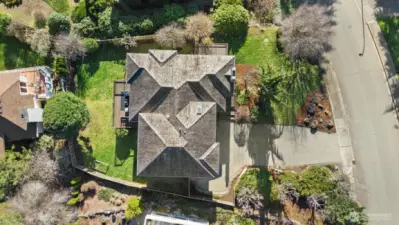 Aerial view of the home and the beautiful lot it sits on.