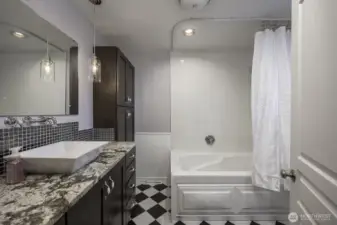 Lovely updated Primary bath with Jacuzzi tub!