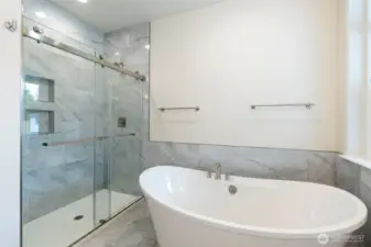 Photos are for illustration purposes only. Builder reserves the right to make changes without notification.