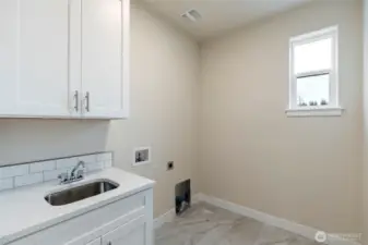 Photos are for illustration purposes only. Builder reserves the right to make changes without notification.