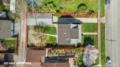 Great lot backing to the alley.