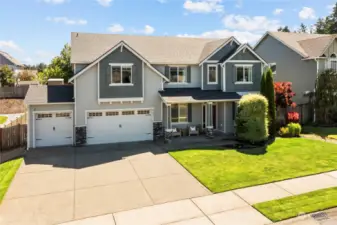 Beautiful Richmond American Resale in the desirable gated community of Grand Firs.