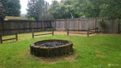 Large fire pit, with plenty of entreating space.