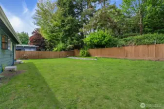This yard is a dream come true! It is level and large, and fully fenced. Your imagination is the limit with this blank slate. A larger pet could be happy with so much space to run, or fill it in with patio, deck, garden beds, or a playstructure!