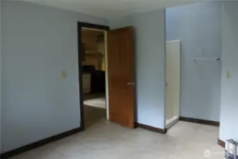 Entry to primary bath