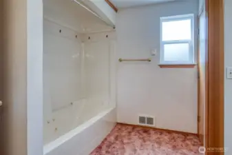 Primary bath, cont